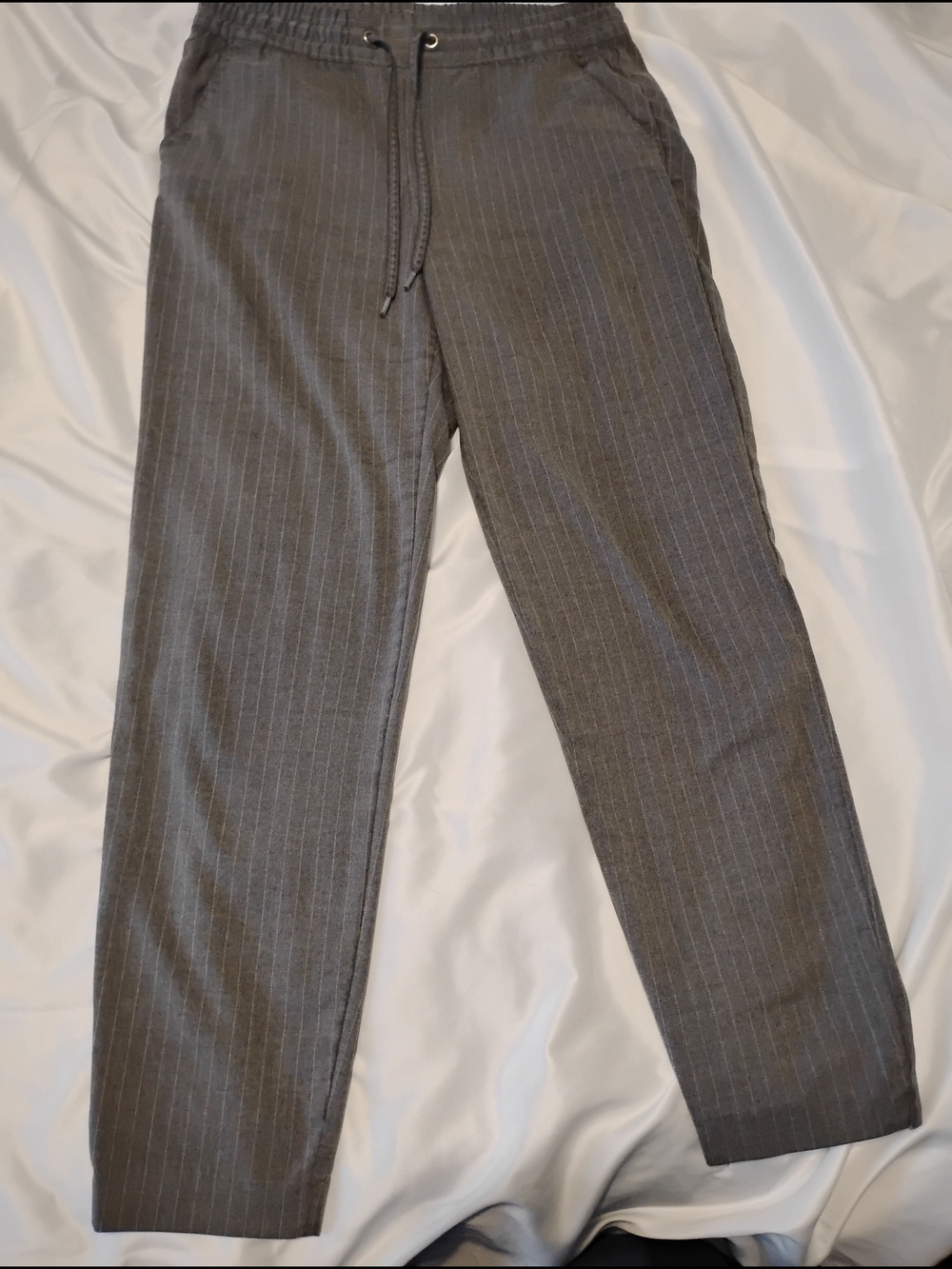 H&M Gray Pinstripe Drawstring Capris